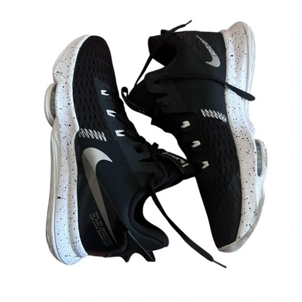 Nike LeBron Witness 5 basketball sneakers